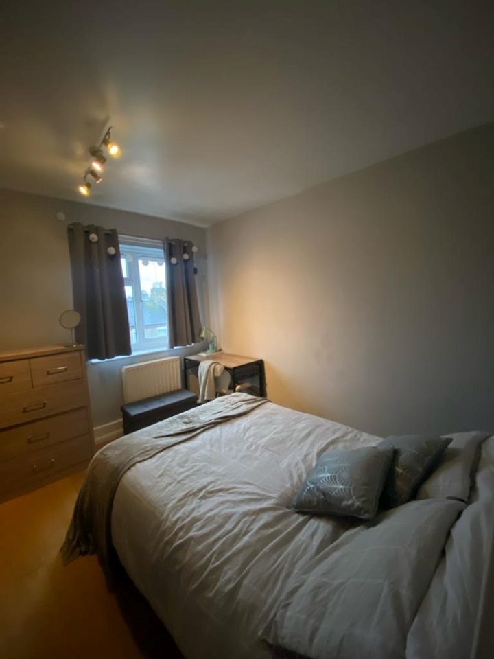 London 1 Bed Flat, Gowrie Road, SW11 To Rent Now for £1,650.00 p/m
