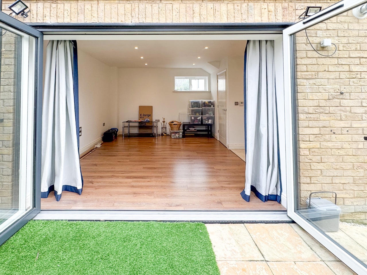 Chelmsford 2 Bed Terraced House, Hardy Close, CM1 To Rent Now for £