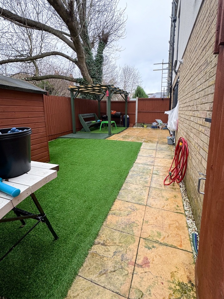 Chelmsford 2 Bed Terraced House, Hardy Close, CM1 To Rent Now for £