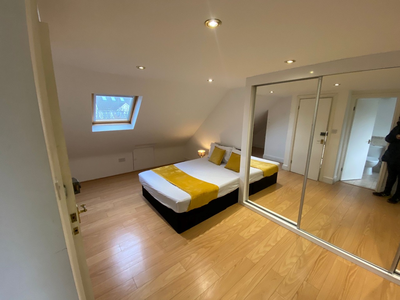 London Room in a Shared House, Holders Hill Avenue, NW4 To Rent Now