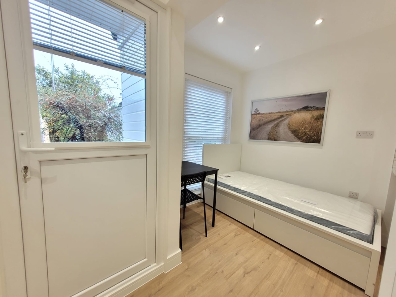 Waltham Abbey Studio Flat, Townmead Road, EN9 To Rent Now for £760.