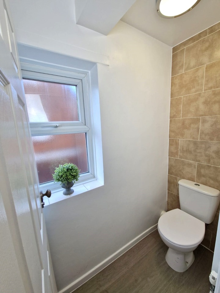 Dinnington, Sheffield 3 Bed SemiDetached House, Byron Road, S25 To
