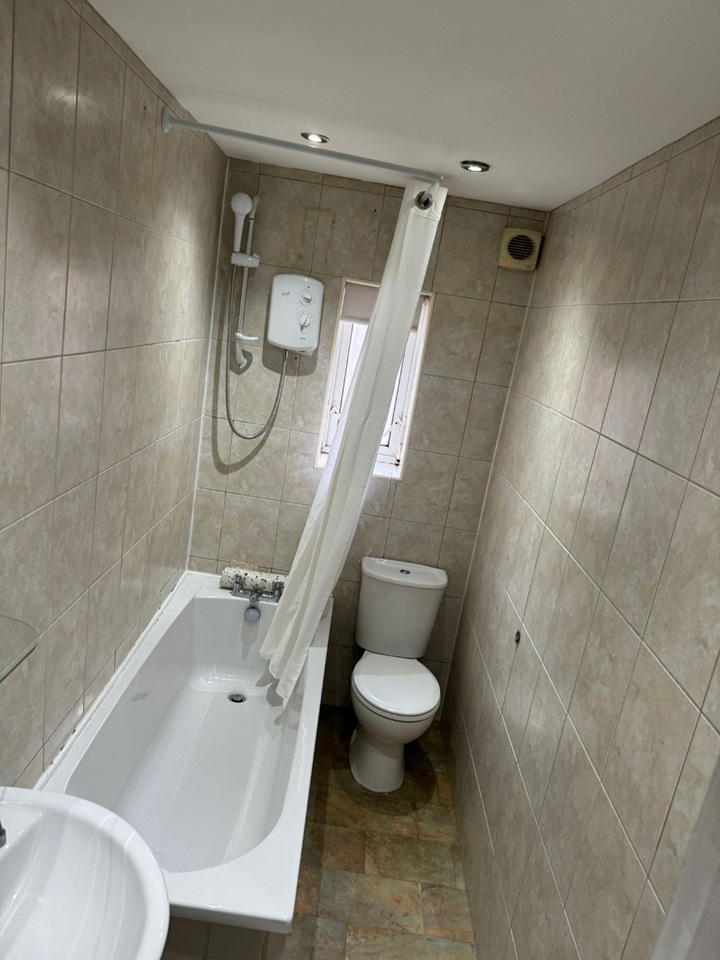 Hyde 2 Bed Terraced House, Dukinfield Road, SK14 To Rent Now for £