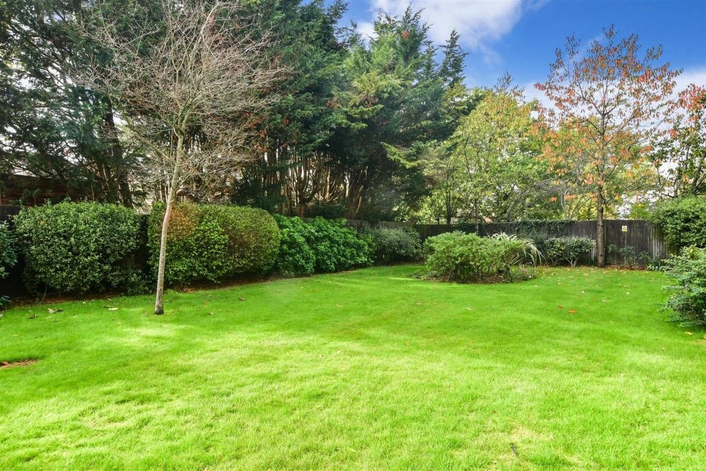 Horley 1 Bed Flat, Mitchell Court, RH6 To Rent Now for £1,350.00 p/m