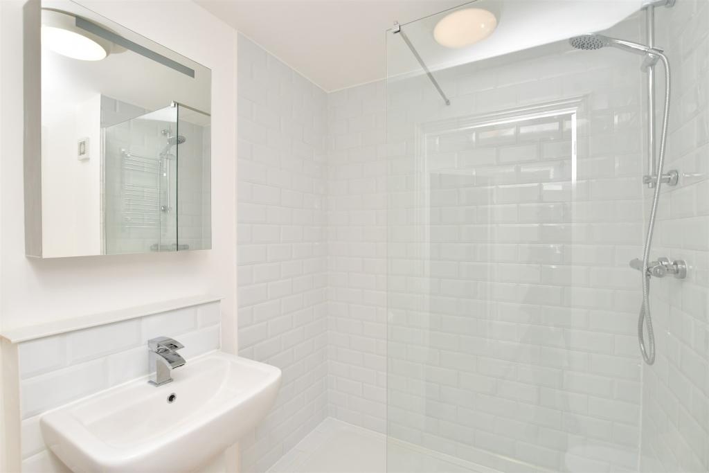 Horley 1 Bed Flat, Mitchell Court, RH6 To Rent Now for £1,350.00 p/m