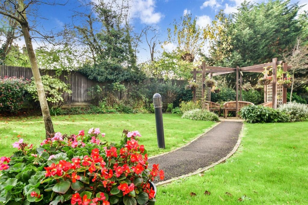 Horley 1 Bed Flat, Mitchell Court, RH6 To Rent Now for £1,350.00 p/m