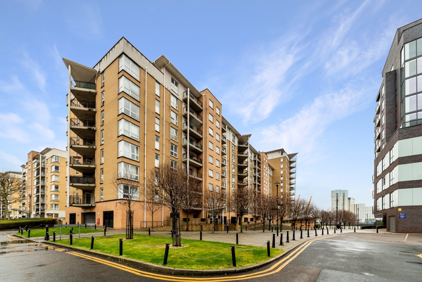 London 2 Bed Flat, Studley Court, E14 To Rent Now for £2,296.67 p/m