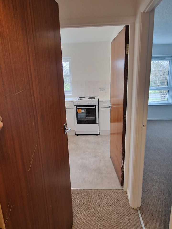Welwyn Garden City Studio Flat, Panshanger, AL7 To Rent Now for £