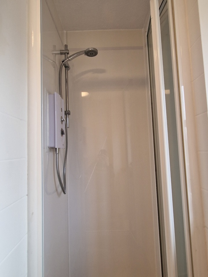 Welwyn Garden City Studio Flat, Panshanger, AL7 To Rent Now for £