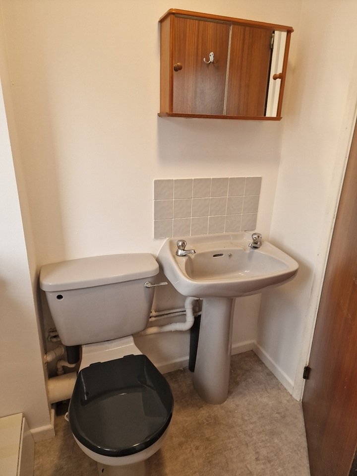 Welwyn Garden City Studio Flat, Panshanger, AL7 To Rent Now for £