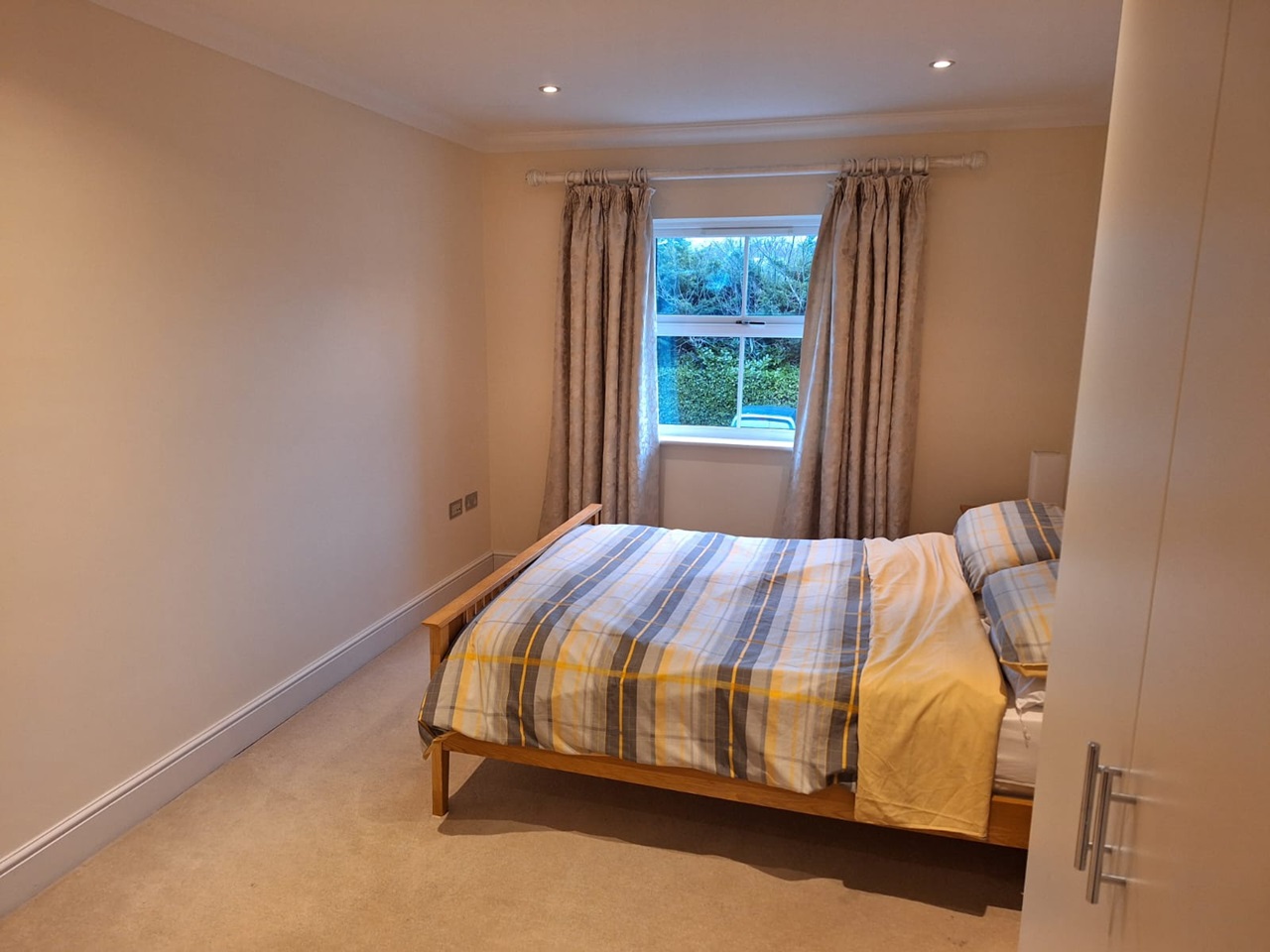 Egham 1 Bed Flat, Victoria Street, TW20 To Rent Now for £1,250.00 p/m