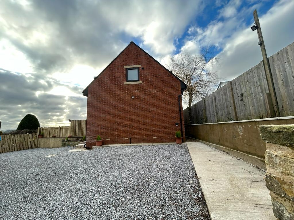 Netherton, Huddersfield 3 Bed Detached House, Chapel Street, HD4 To