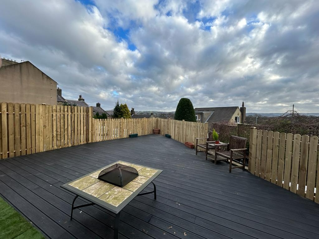 Netherton, Huddersfield 3 Bed Detached House, Chapel Street, HD4 To
