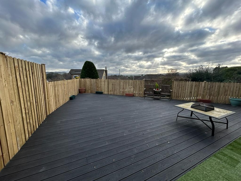 Netherton, Huddersfield 3 Bed Detached House, Chapel Street, HD4 To