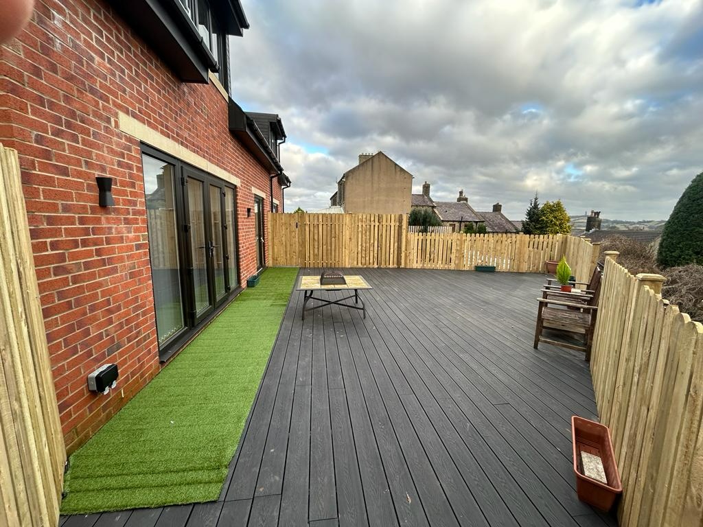 Netherton, Huddersfield 3 Bed Detached House, Chapel Street, HD4 To