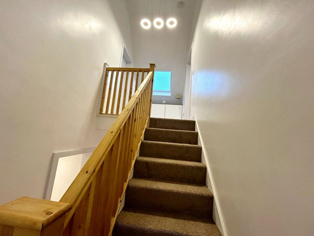 Netherton, Huddersfield 3 Bed Detached House, Chapel Street, HD4 To