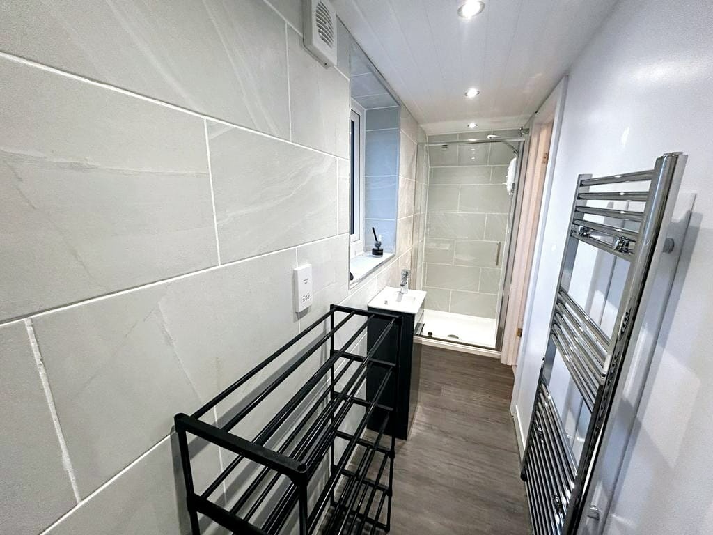 Netherton, Huddersfield 3 Bed Detached House, Chapel Street, HD4 To