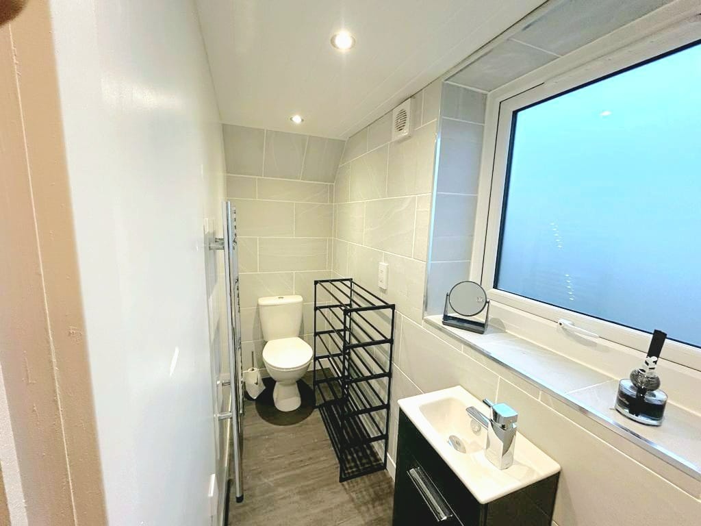 Netherton, Huddersfield 3 Bed Detached House, Chapel Street, HD4 To