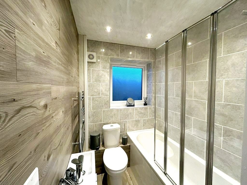 Netherton, Huddersfield 3 Bed Detached House, Chapel Street, HD4 To