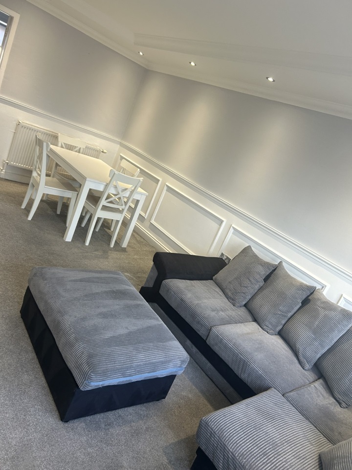 Barrhead, Glasgow 2 Bed Flat, Manse Court, G78 To Rent Now for £950