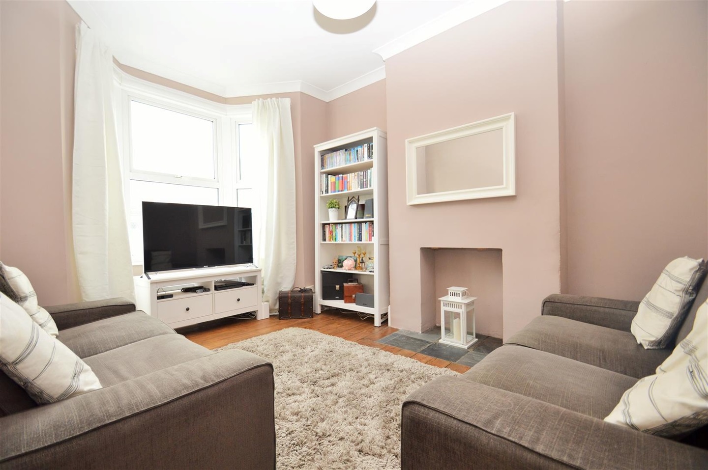 Gravesend 3 Bed Terraced House, Cross Lane East, DA12 To Rent Now