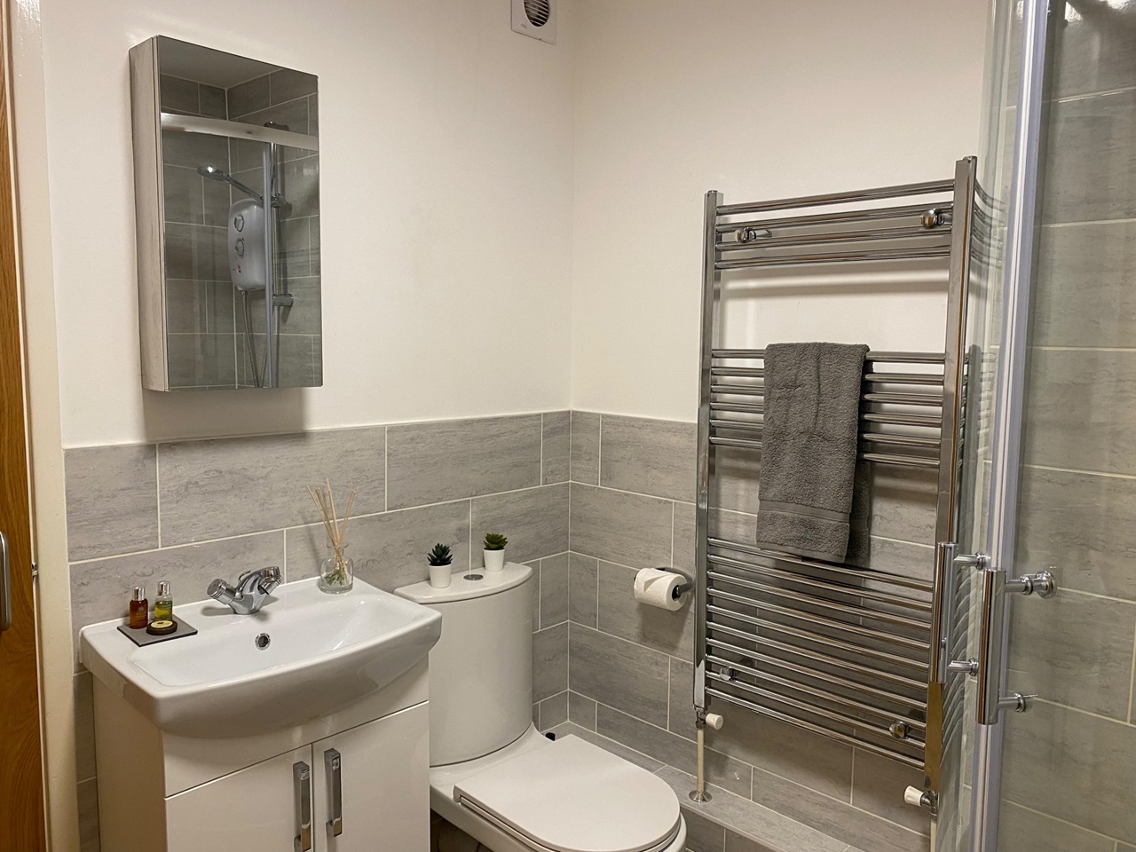 South Woodham Ferrers, Chelmsford 2 Bed Flat, Littlecroft, CM3 To