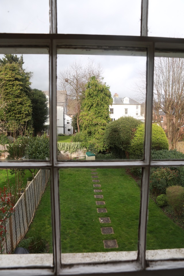 Reigate 1 Bed Flat, Reigate, RH2 To Rent Now for £1,250.00 p/m