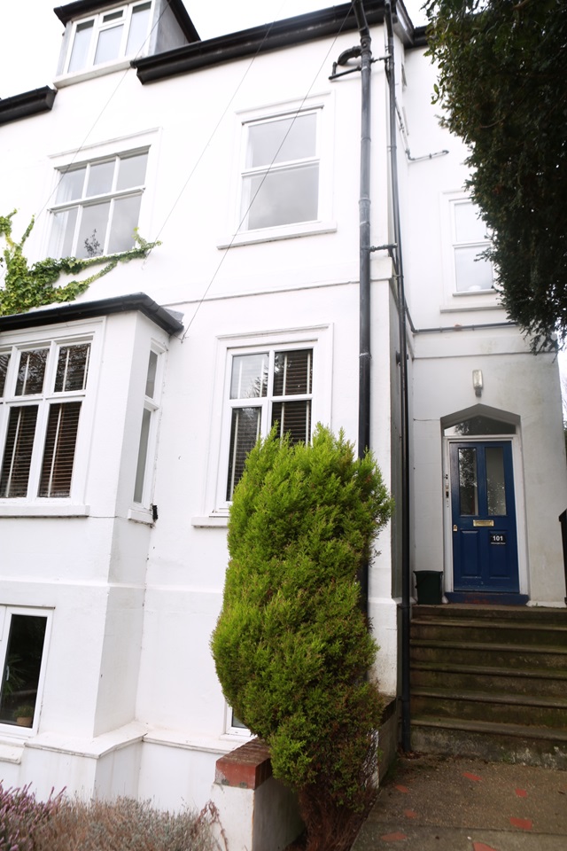 Reigate 1 Bed Flat, Reigate, RH2 To Rent Now for £1,250.00 p/m