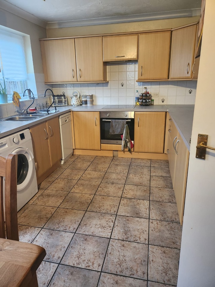 Chelmsford 3 Bed SemiDetached House, Beeches Road, CM1 To Rent Now for £1,700.00 p/m