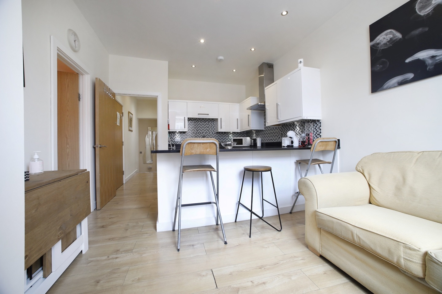 London 3 Bed Flat, Cricklewood Broadway, NW2 To Rent Now for £2,150
