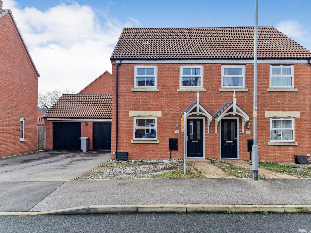 Newark 3 Bed SemiDetached House, Gerbera Drive, NG24 To Rent Now