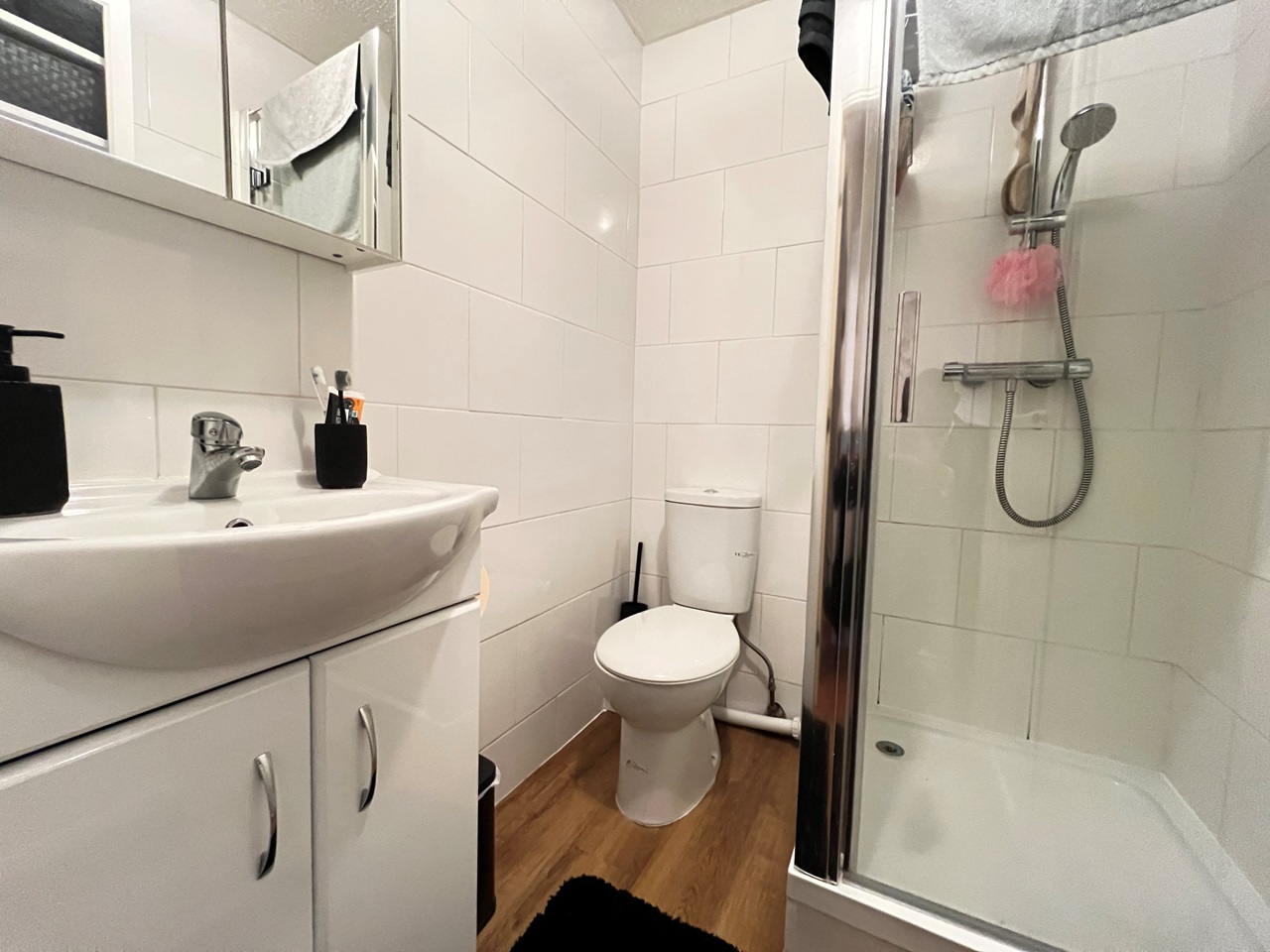 London Studio Flat, Bethnal Green, E1 To Rent Now for £1,400.00 p/m