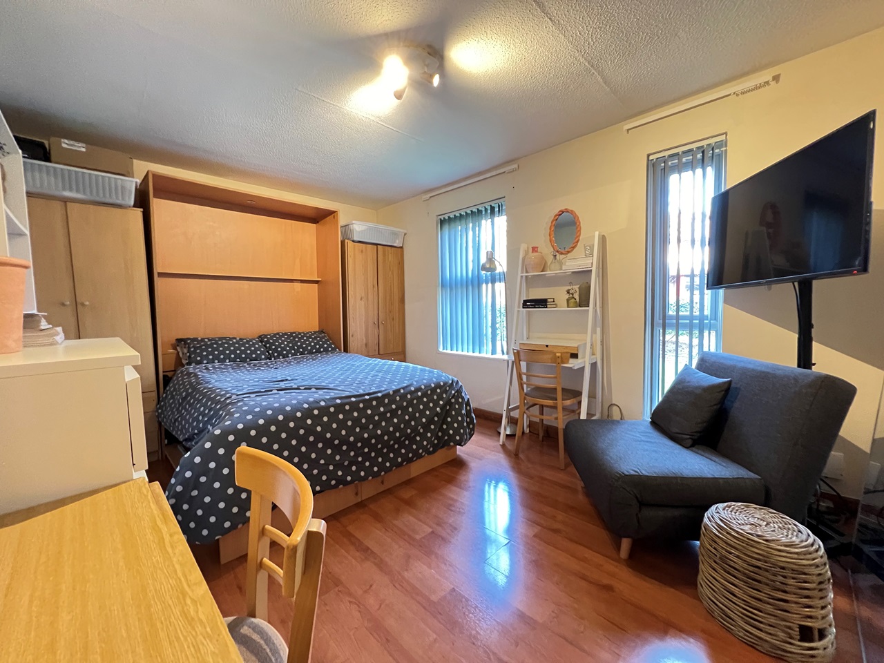 London Studio Flat, Bethnal Green, E1 To Rent Now for £1,400.00 p/m