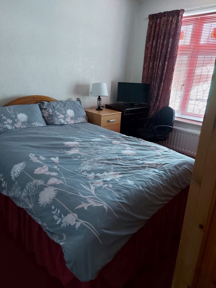 Charminster Room in a Shared Flat, Mortimer Road, BH8 To Rent Now