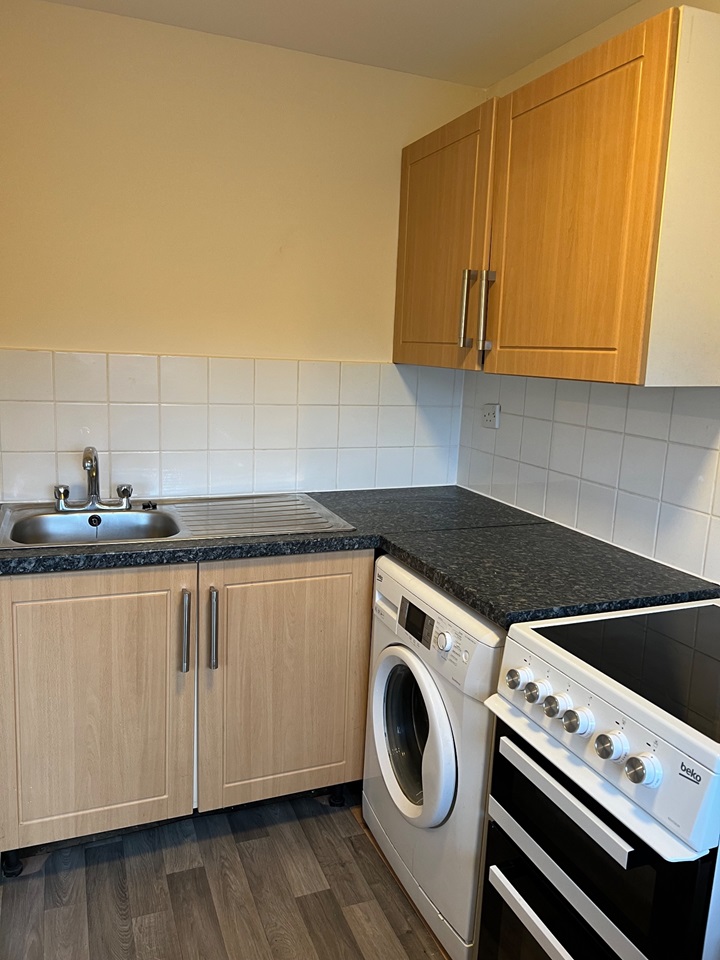 Chippenham 1 Bed Flat, Roman Way, SN15 To Rent Now for £750.00 p/m
