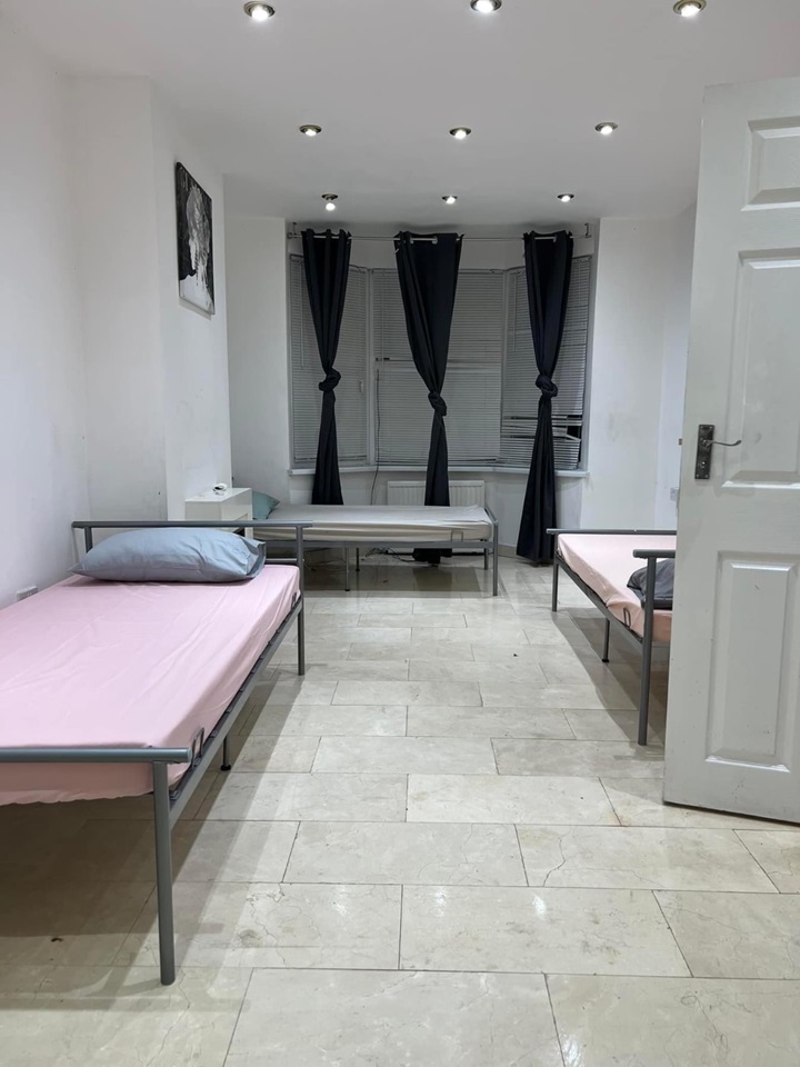 London Room in a Shared House, Whitchurch Lane, HA8 To Rent Now for