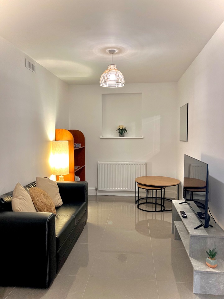 Hounslow 2 Bed Flat, Hounslow, TW4 To Rent Now for £2,000.00 p/m