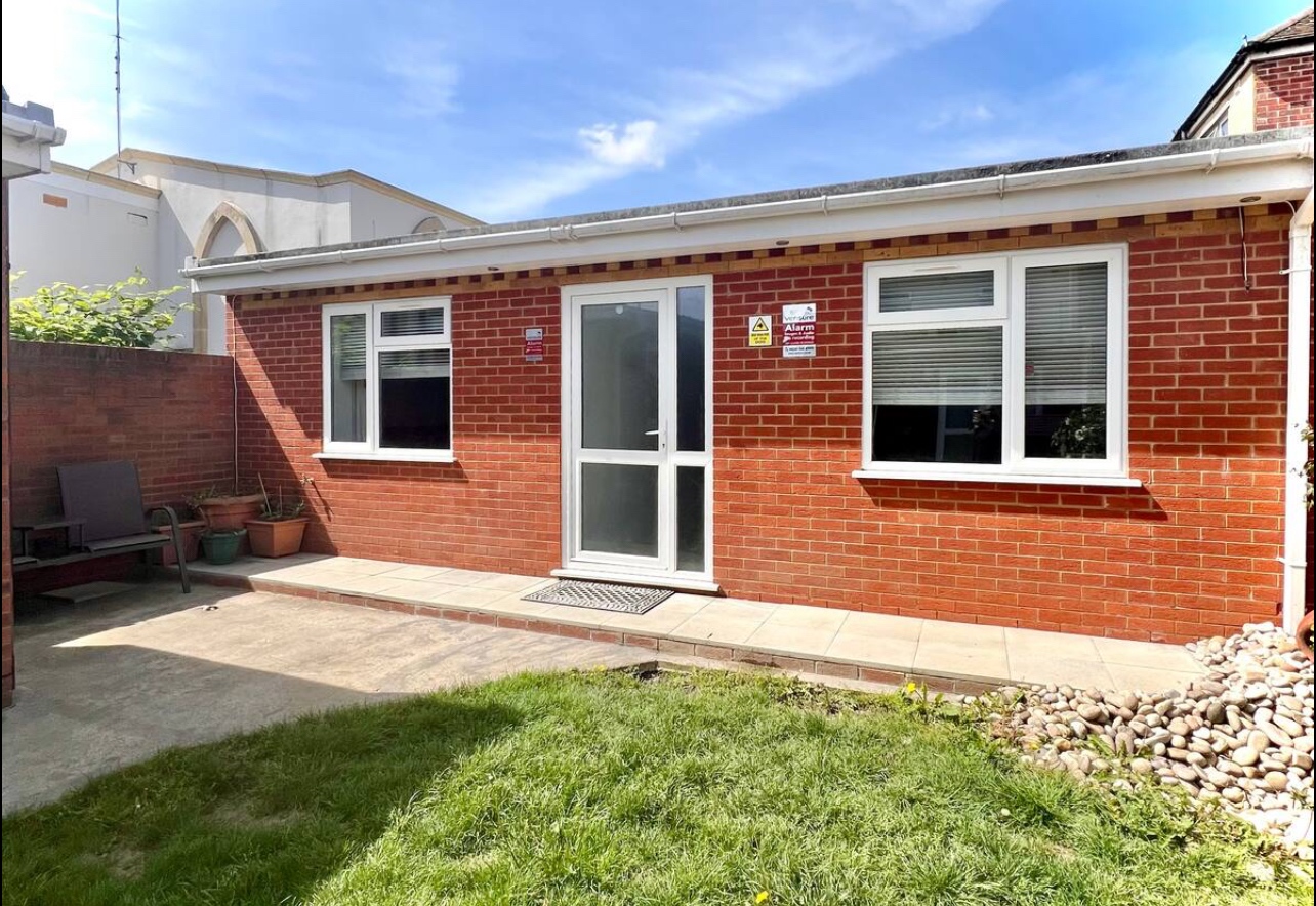 Hounslow 2 Bed Flat, Hounslow, TW4 To Rent Now for £2,000.00 p/m