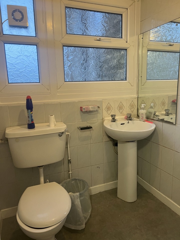 Bradford 2 Bed Flat, Laisteridge Lane, BD7 To Rent Now for £1,000.