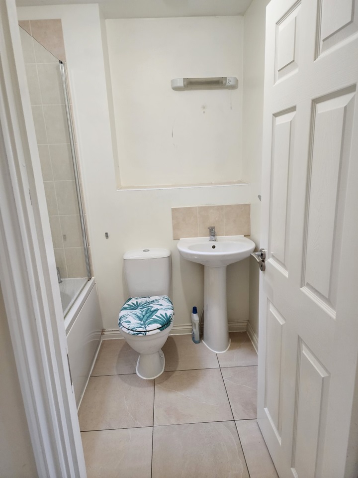 Bedford 2 Bed Terraced House, Champion Way, MK42 To Rent Now for £