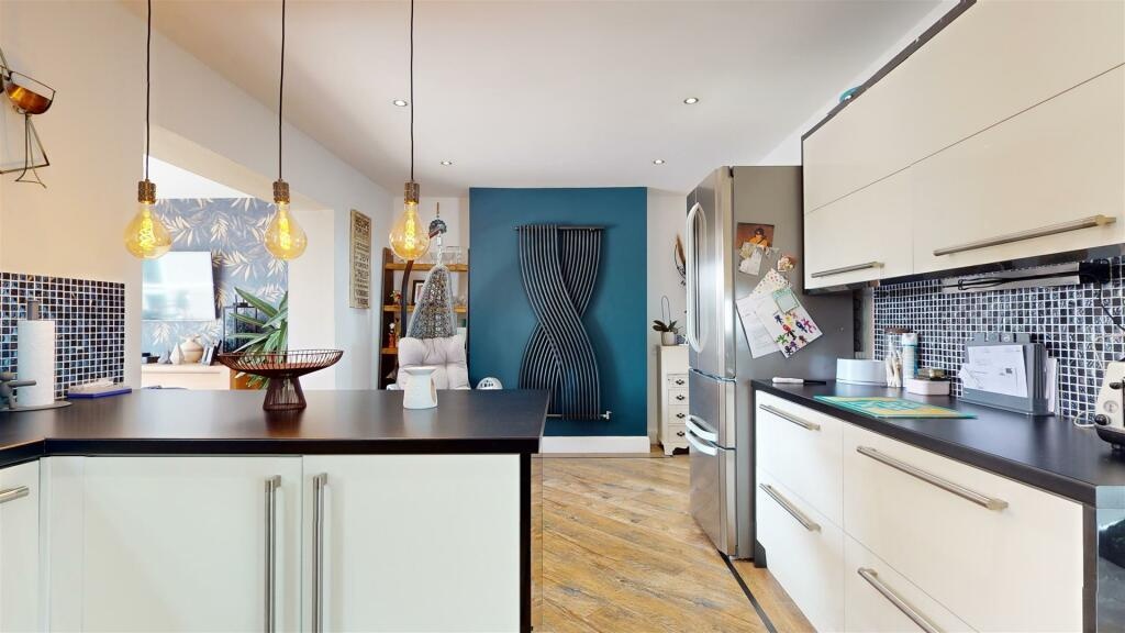 Bristol Room in a Shared House, Queenshill Road, BS4 To Rent Now