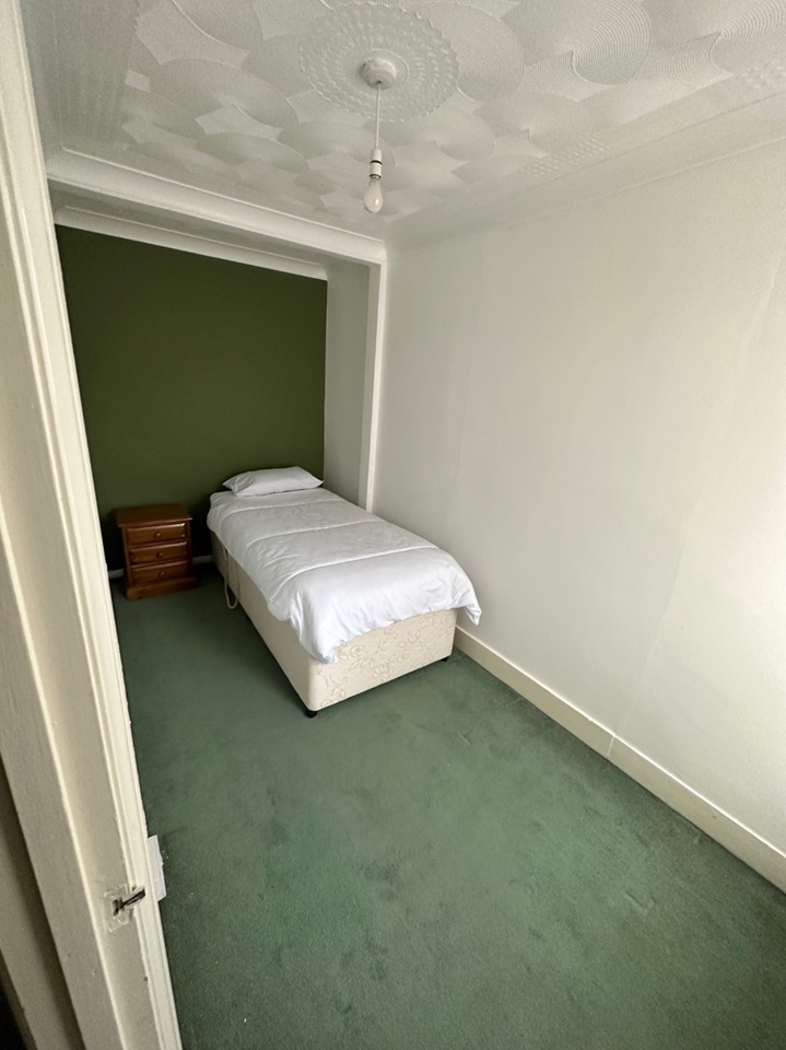 Chatham 3 Bed Terraced House, Magpie Hall Road, ME4 To Rent Now for