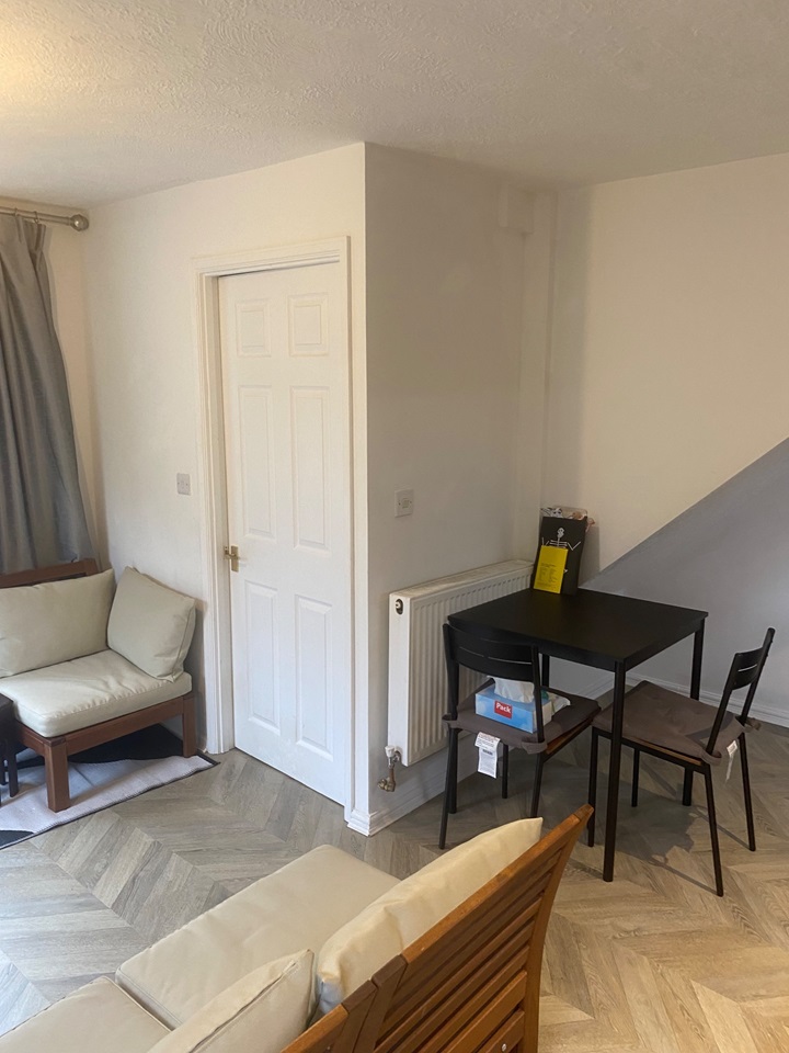 Burpham Guildford 2 Bed SemiDetached House, Suffolk Drive, GU4 To