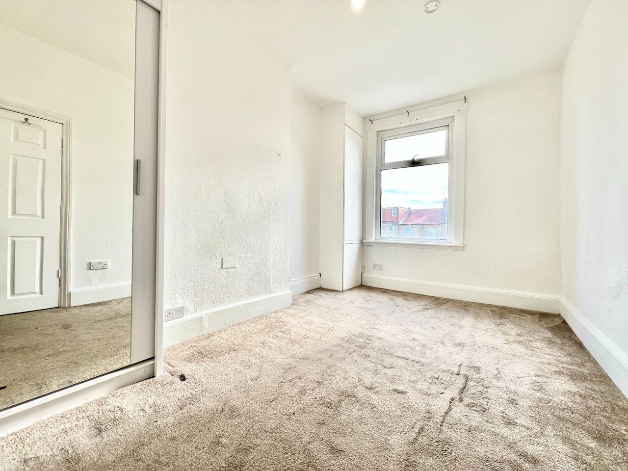 Ilford 2 Bed Flat, Mortlake Road, IG1 To Rent Now for £1,800.00 p/m