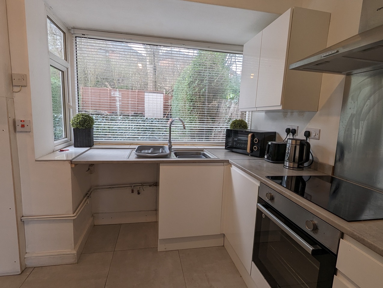 StokeOnTrent 2 Bed SemiDetached House, Leek Road, ST4 To Rent