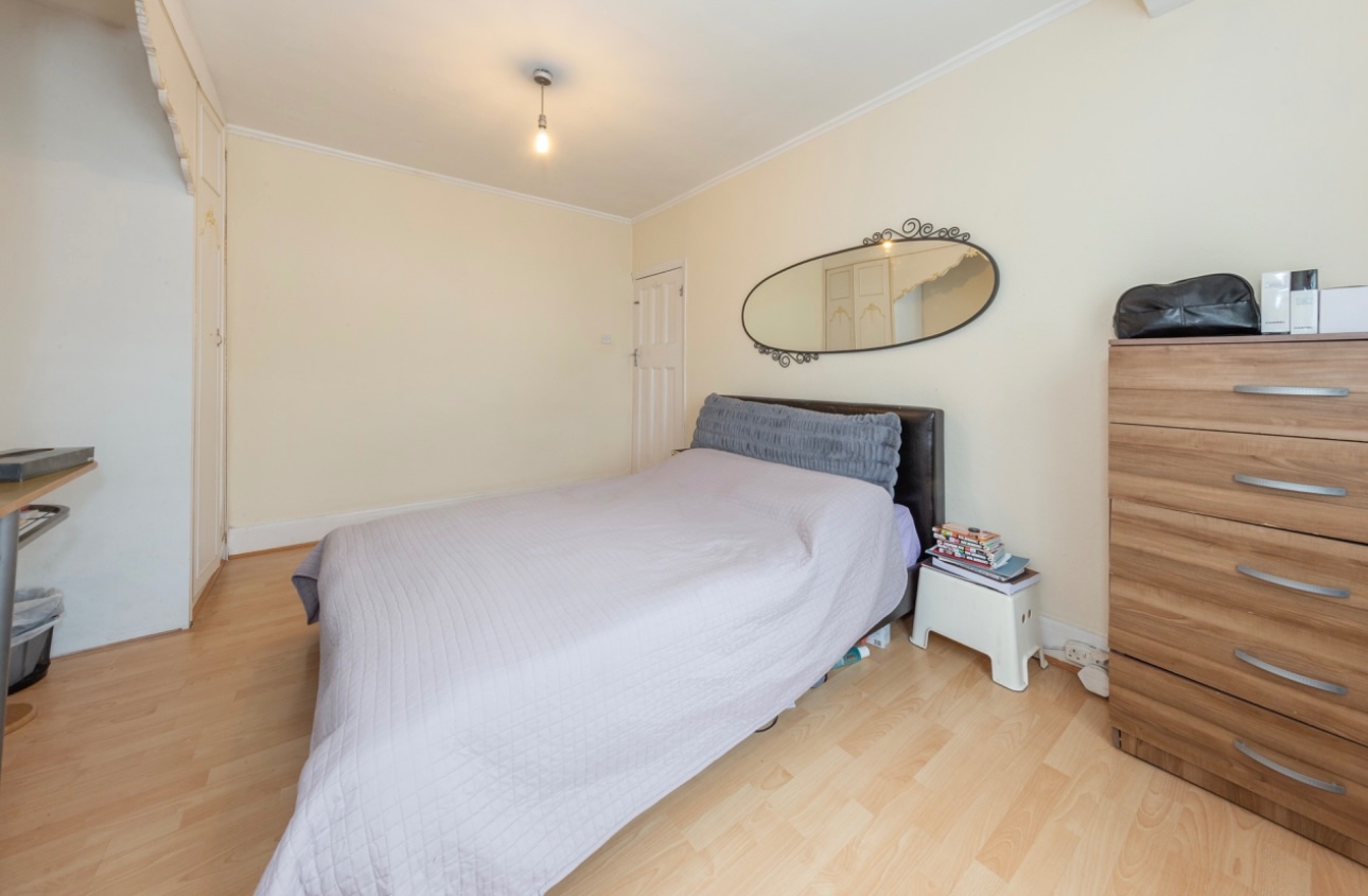 Edgware 1 Bed Flat, Orchard Crescent, HA8 To Rent Now for £1,090.00 p/m