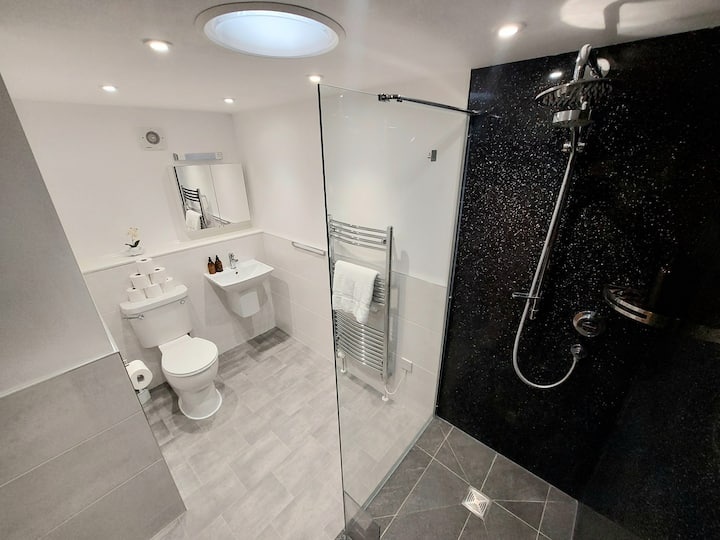 Waltham, Southampton 1 Bed Detached House, White Horse