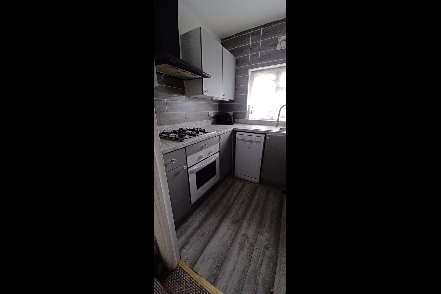 Warlingham 2 Bed Limpsfield Road, CR6 To Rent Now for £