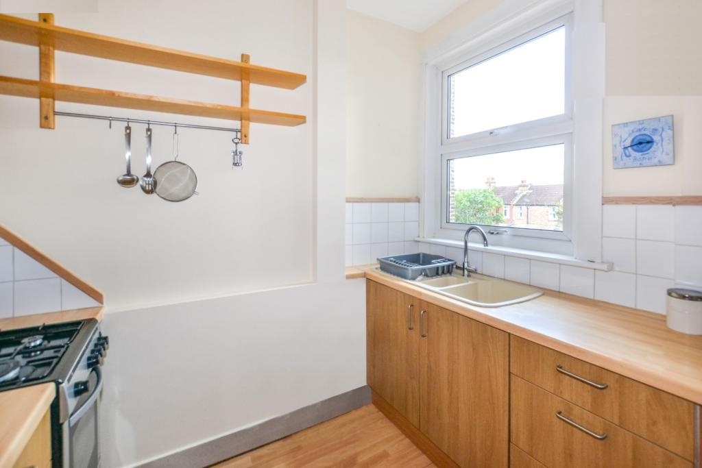 London 2 Bed Flat, Palmers Green, N13 To Rent Now for £1,650.00 p/m