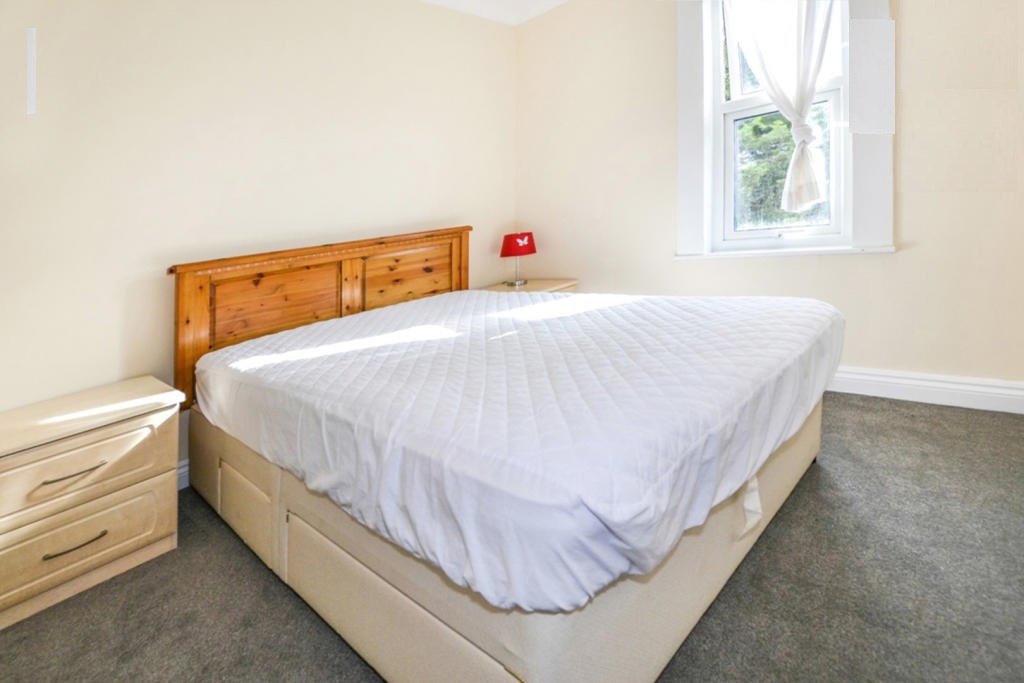 London 2 Bed Flat, Palmers Green, N13 To Rent Now for £1,650.00 p/m